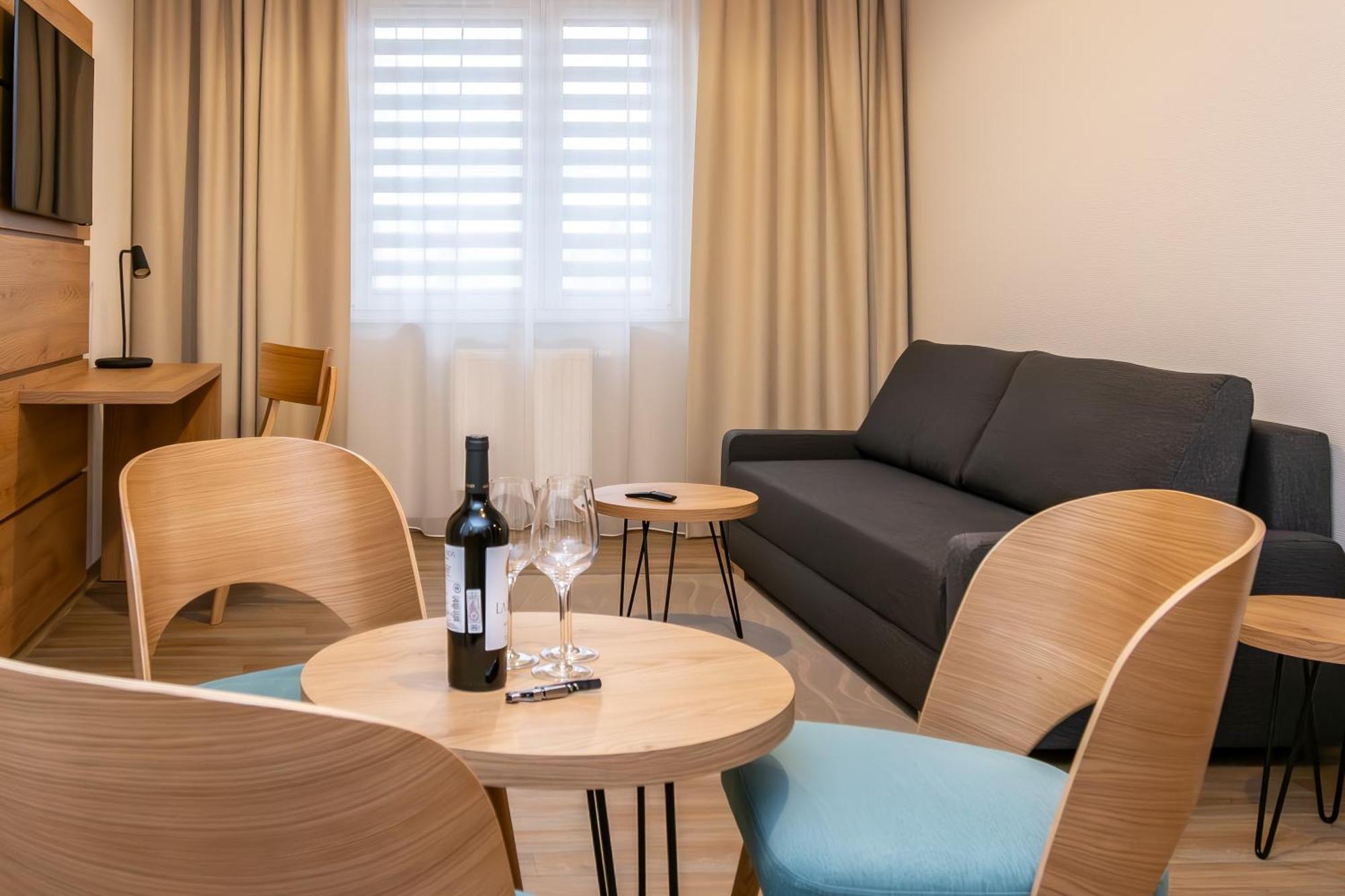 Novy Hotel Zielona Góra Kültér fotó