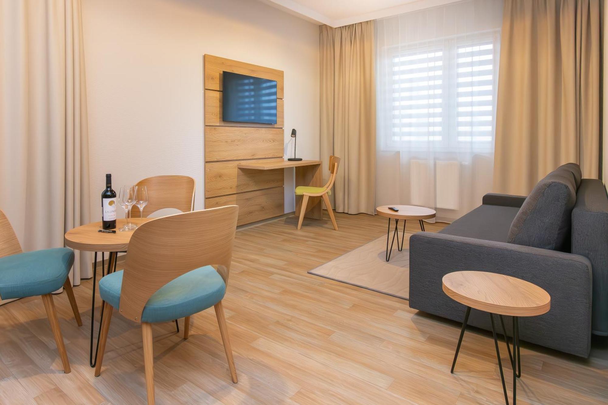 Novy Hotel Zielona Góra Kültér fotó